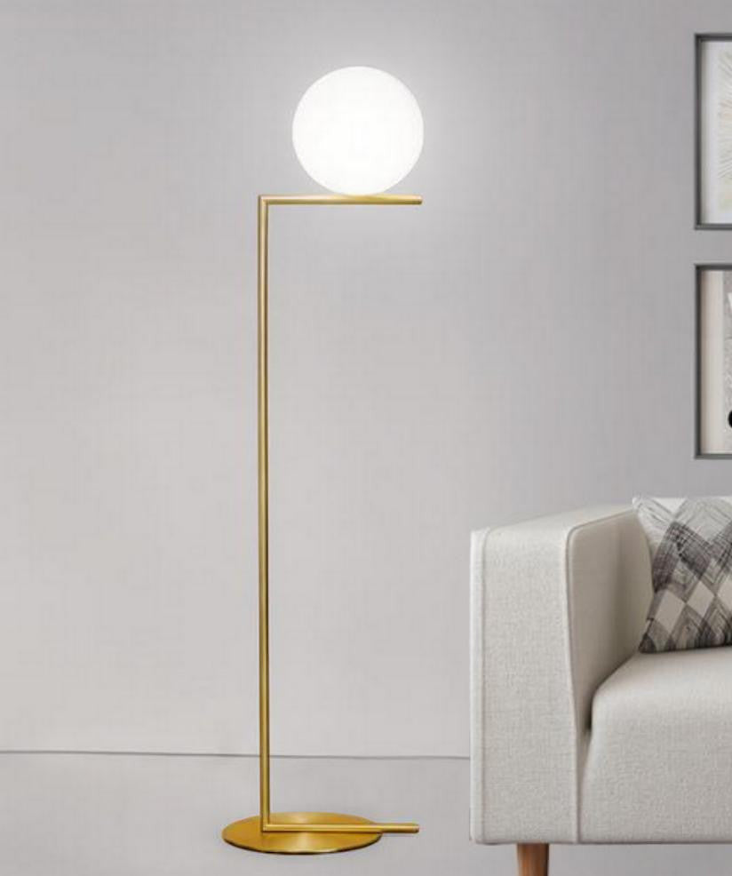 LYS Gulvlampe med opalkule og sidebord