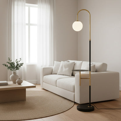 Gulvlampe i et skandinavisk hjem