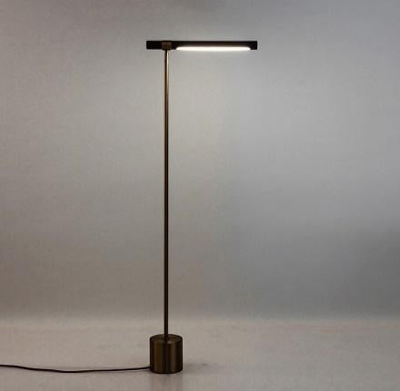 Lampe i tre og messing – LED – Lysverden