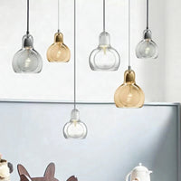 Glasspendel med liten paere i roeykglass