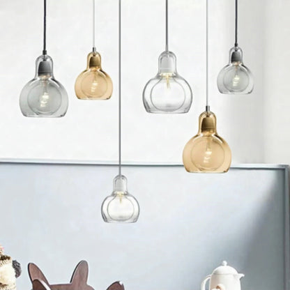 Glasspendel med liten paere i roeykglass